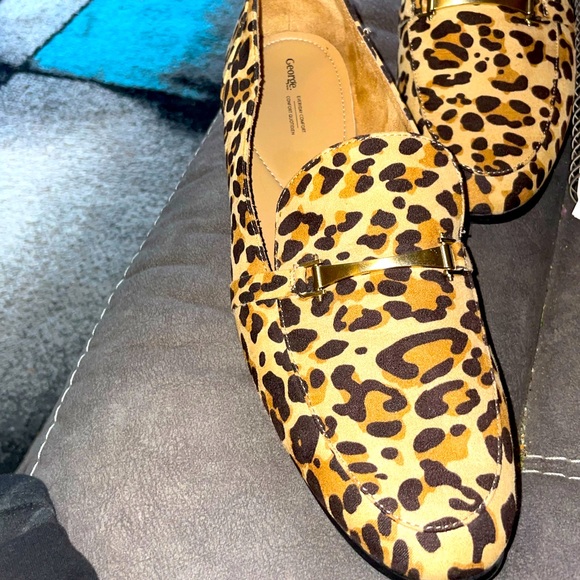 Beautiful Leopard Print Loafers - Picture 3 of 11